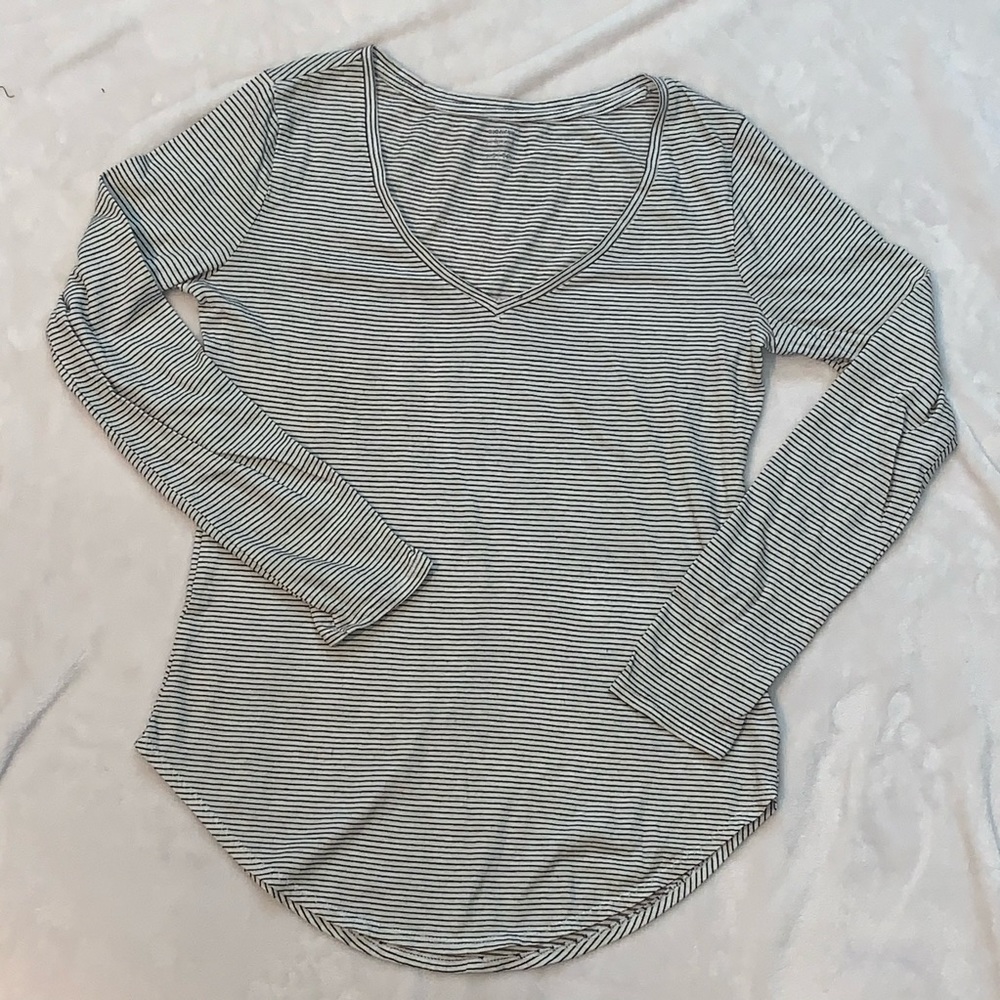 Old Navy Long-Sleeve T-shirt